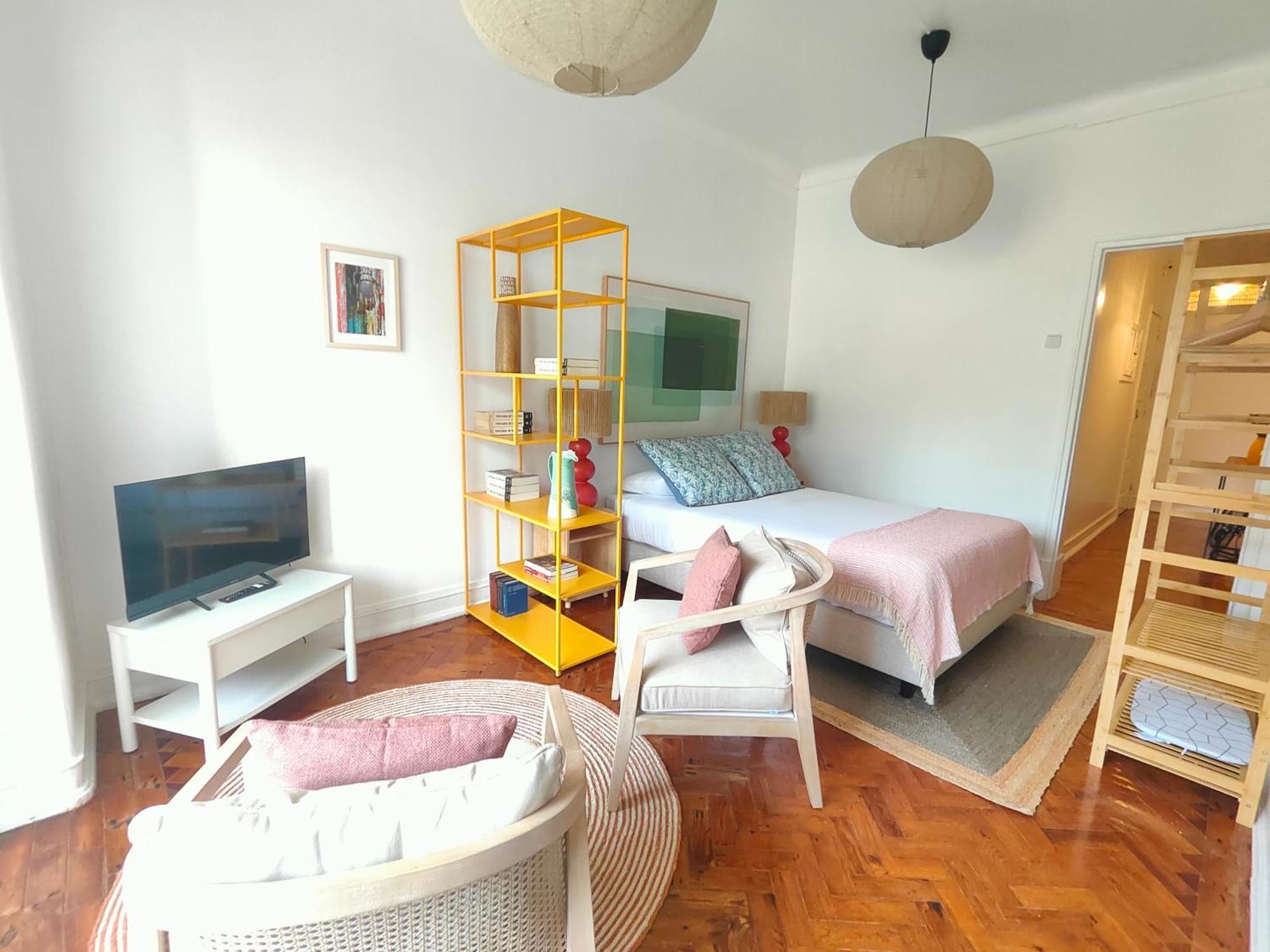 Bright, Spacious And Well-located, By Timecooler Apartment Lissabon